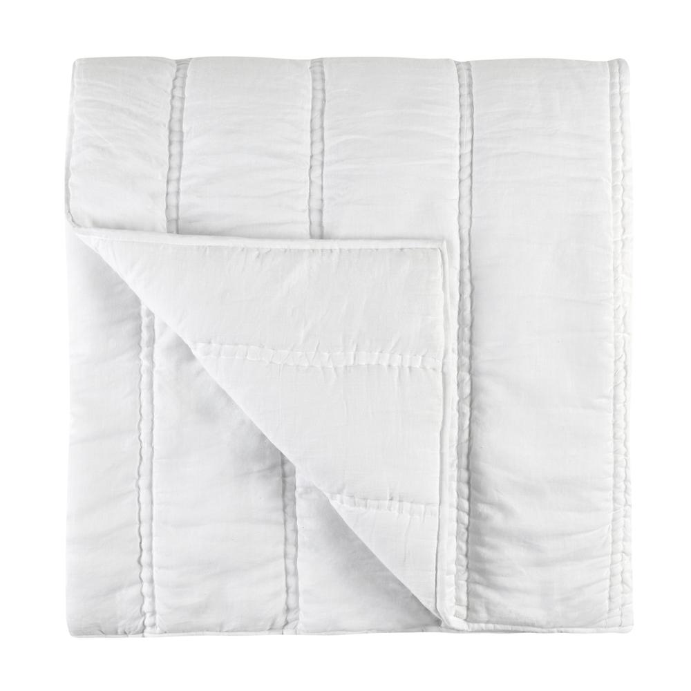 Rowen Sustainable Fabric Cloud White King Quilt. Picture 1