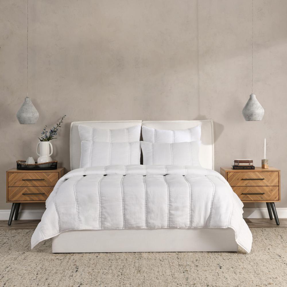 Rowen Sustainable Fabric Cloud White King Quilt. Picture 4