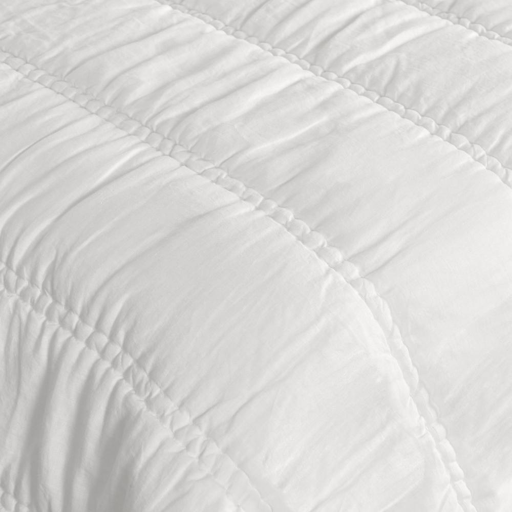 Rowen Sustainable Fabric Cloud White Queen Quilt. Picture 5