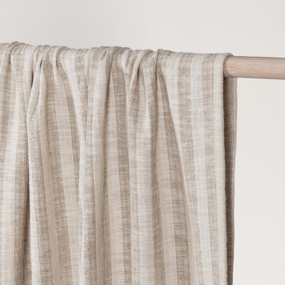 Linna 100% Cotton Ivory 50"x70" Throw Blanket. Picture 3