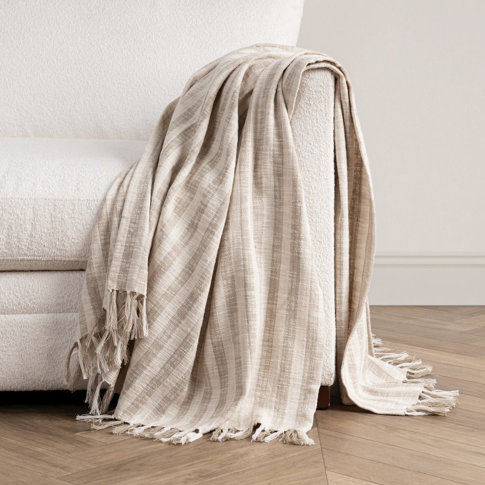 Linna 100% Cotton Ivory 50"x70" Throw Blanket. Picture 5