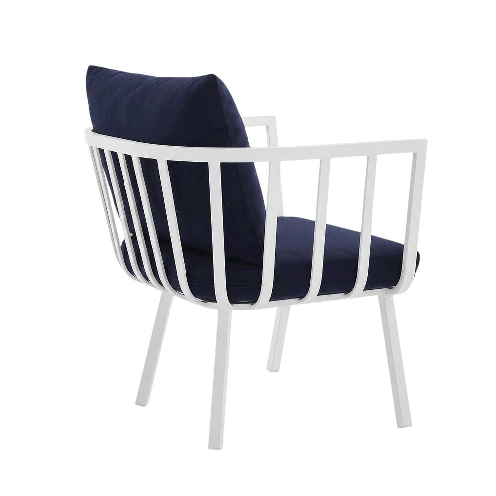 Aluminum Outdoor Lounge Chair With Armrests And Cushioned Seat. Picture 1