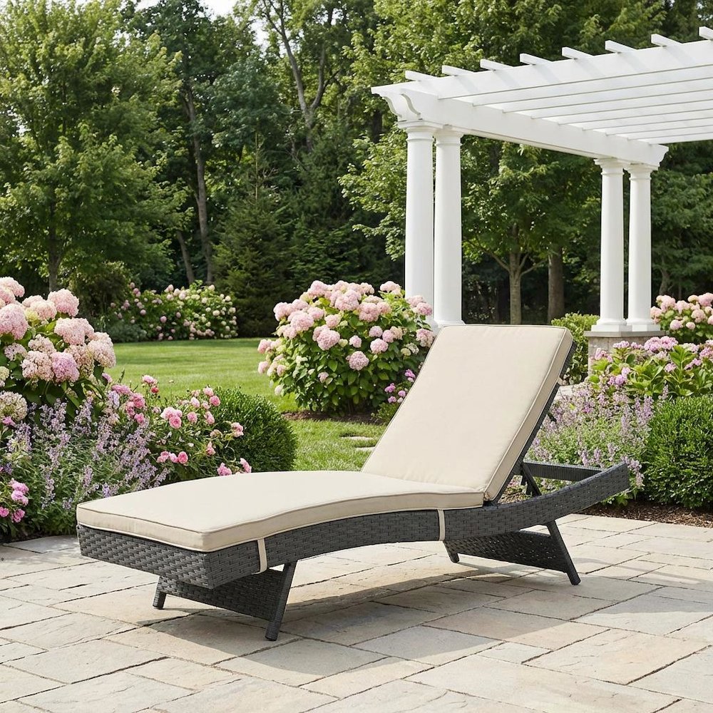 Outdoor Patio Lounge Chair With Cushioned Seat And Weather-Resistant Design. Picture 3