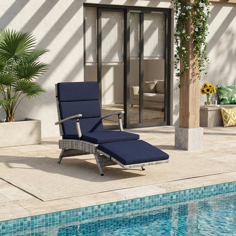 Outdoor Patio Wicker Rattan Lounge Chair With Armrest Support. Picture 2