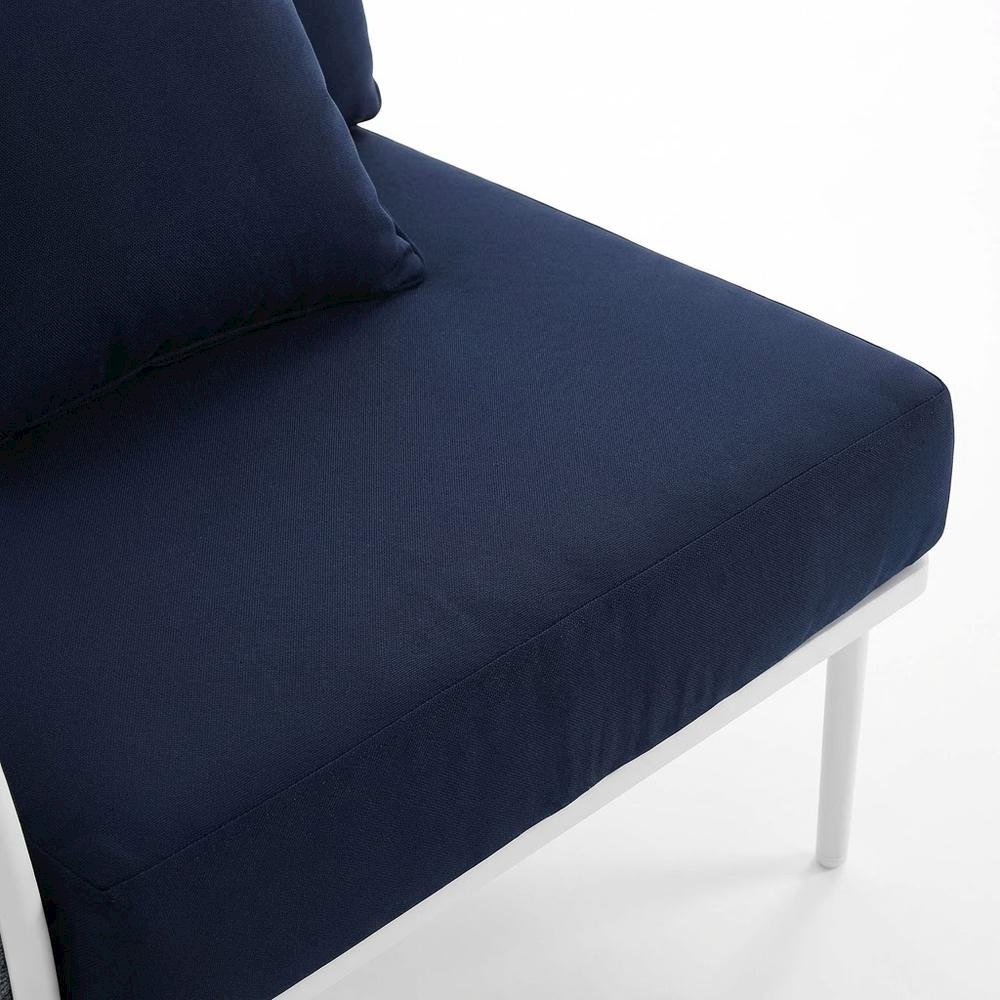 Aluminum Left-Facing Patio Lounge Chair With Cushioned Seat. Picture 5