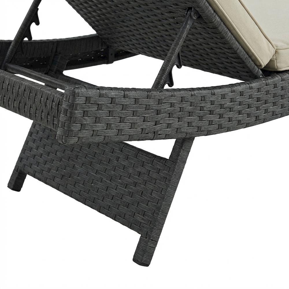 Outdoor Patio Lounge Chair With Cushioned Seat And Weather-Resistant Design. Picture 6