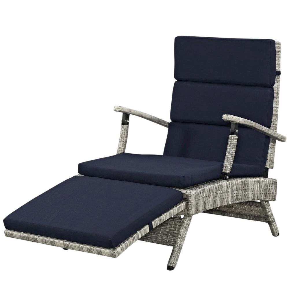 Outdoor Patio Wicker Rattan Lounge Chair With Armrest Support. Picture 1