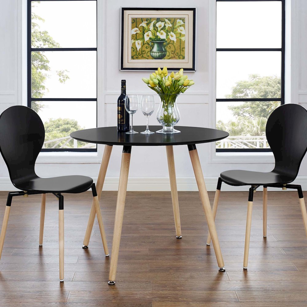 Track Round Dining Table. Picture 4
