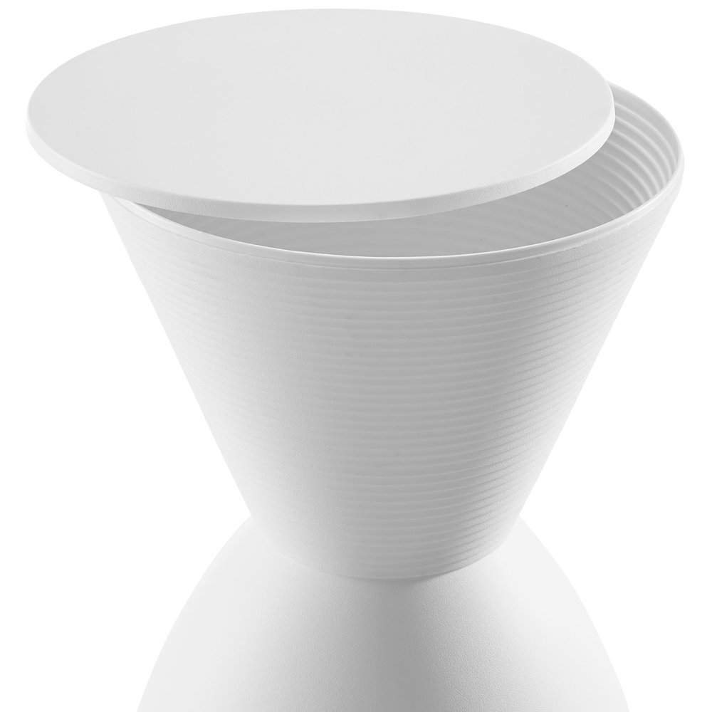 Plastic Stool with Simple Design and Compact Size. Picture 3