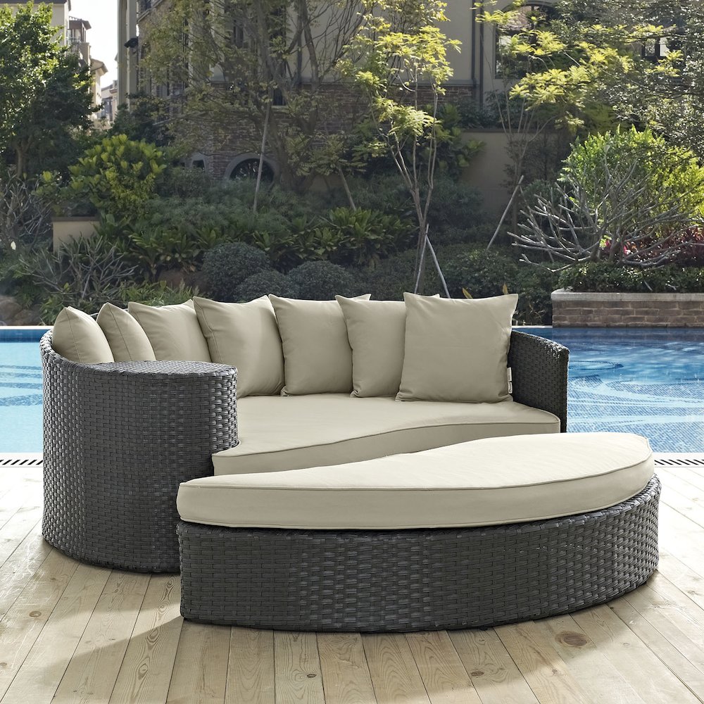 Sojourn Outdoor Patio Sunbrella Daybed. Picture 4
