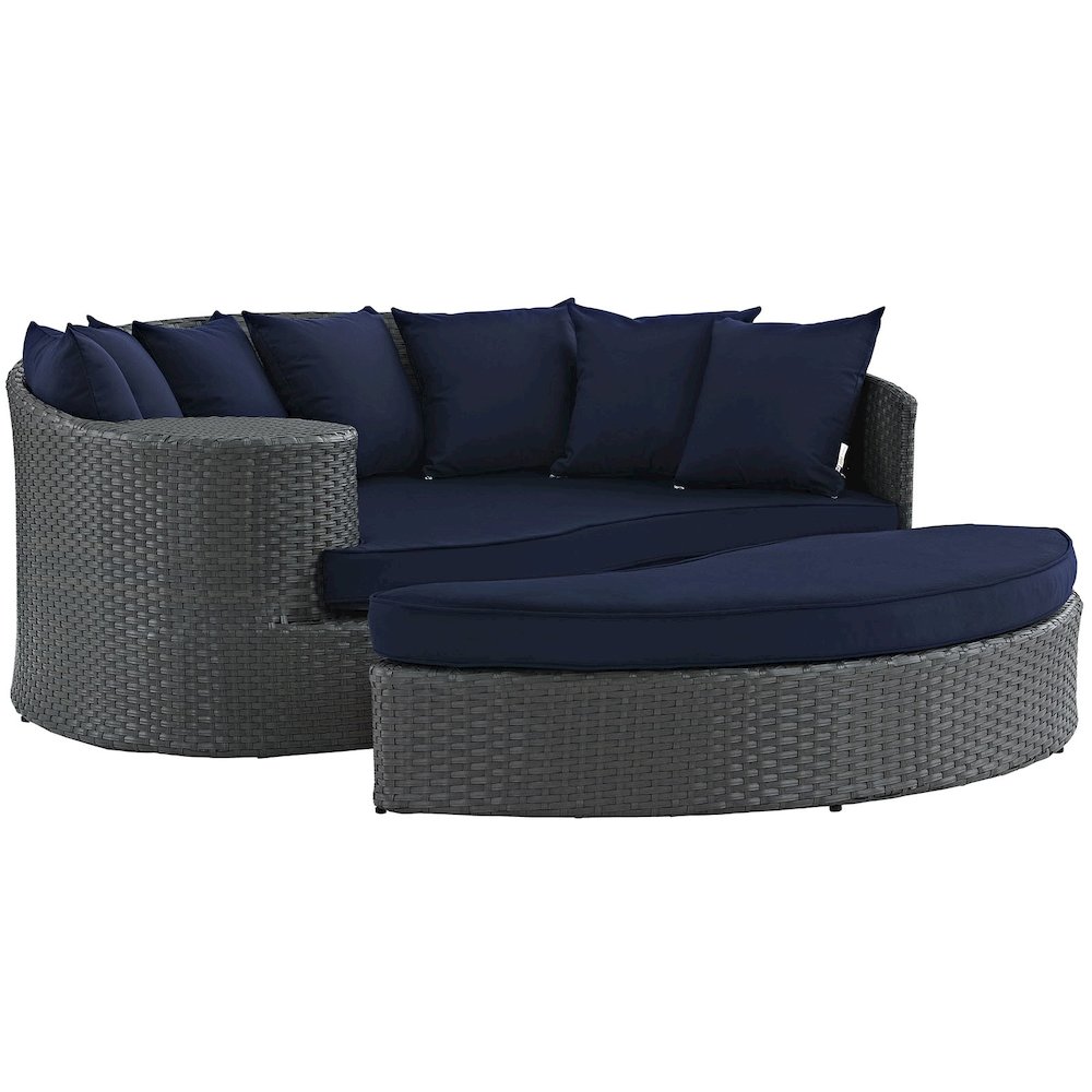Sojourn Outdoor Patio Sunbrella Daybed. Picture 1