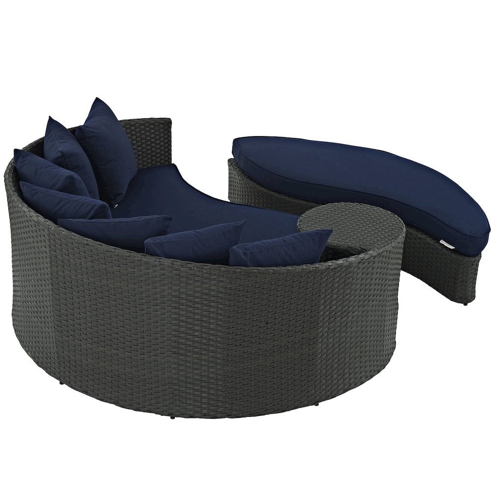 Sojourn Outdoor Patio Sunbrella Daybed. Picture 2