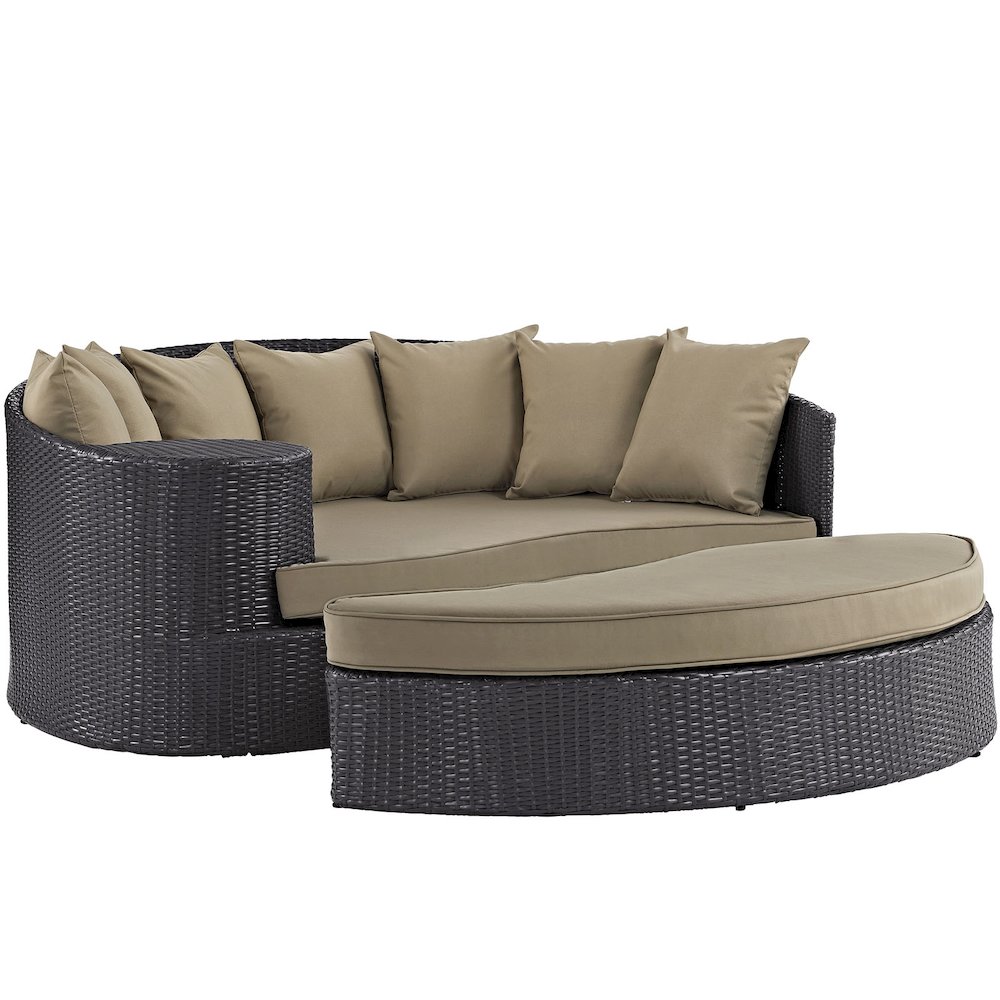 Convene Outdoor Patio Daybed. Picture 1