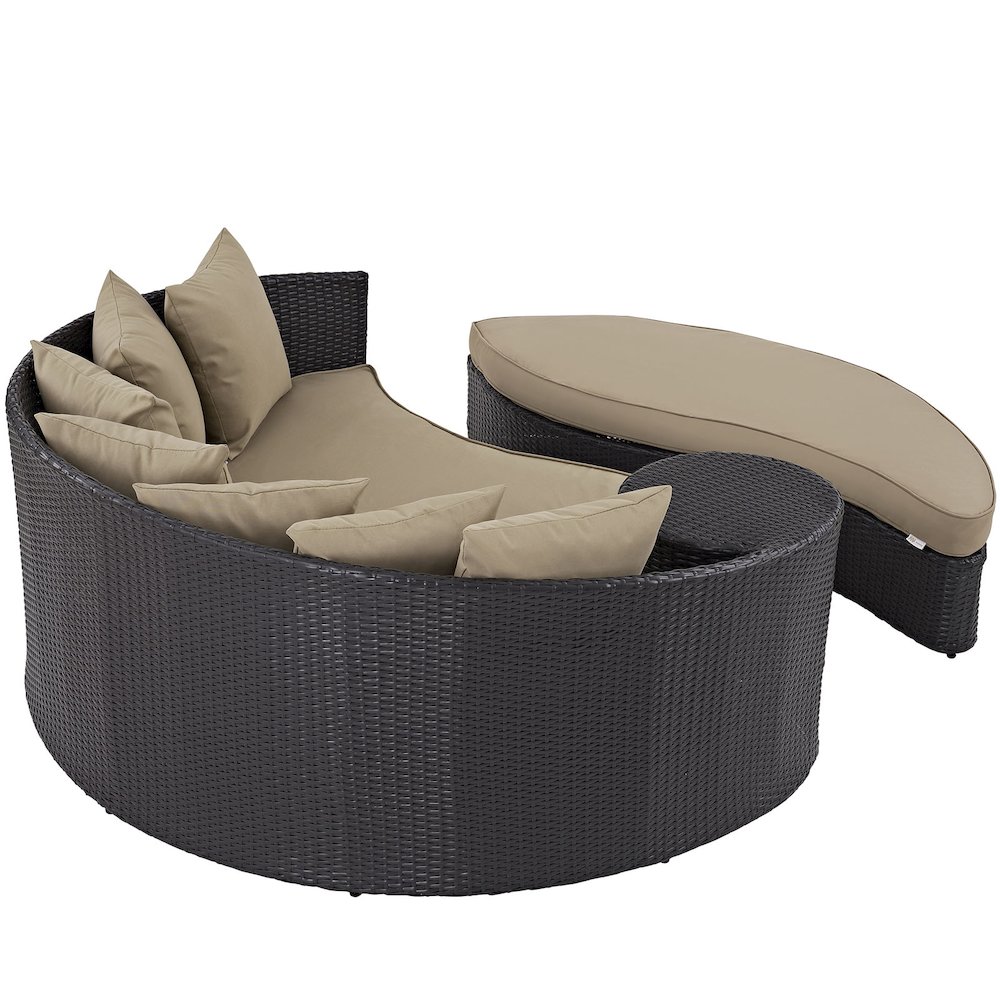 Convene Outdoor Patio Daybed. Picture 2