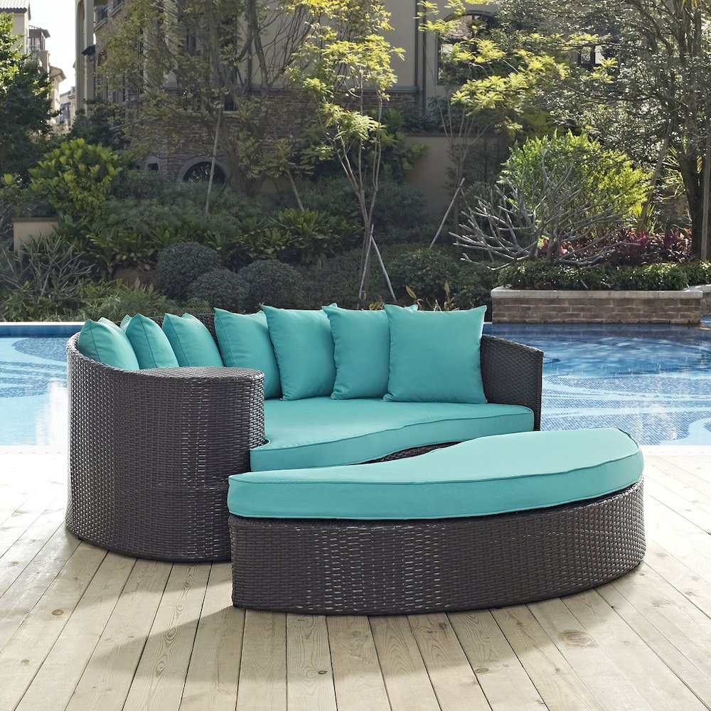 Convene Outdoor Patio Daybed. Picture 4