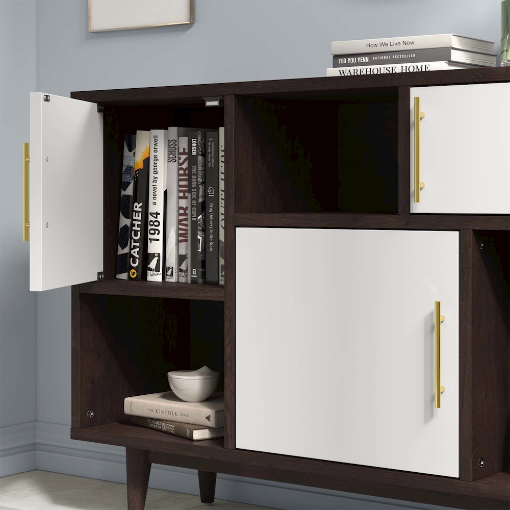 Daxton Display Stand. Picture 8