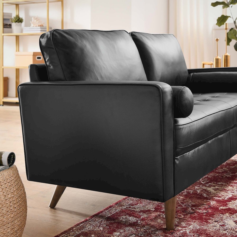 Valour Leather Loveseat. Picture 8