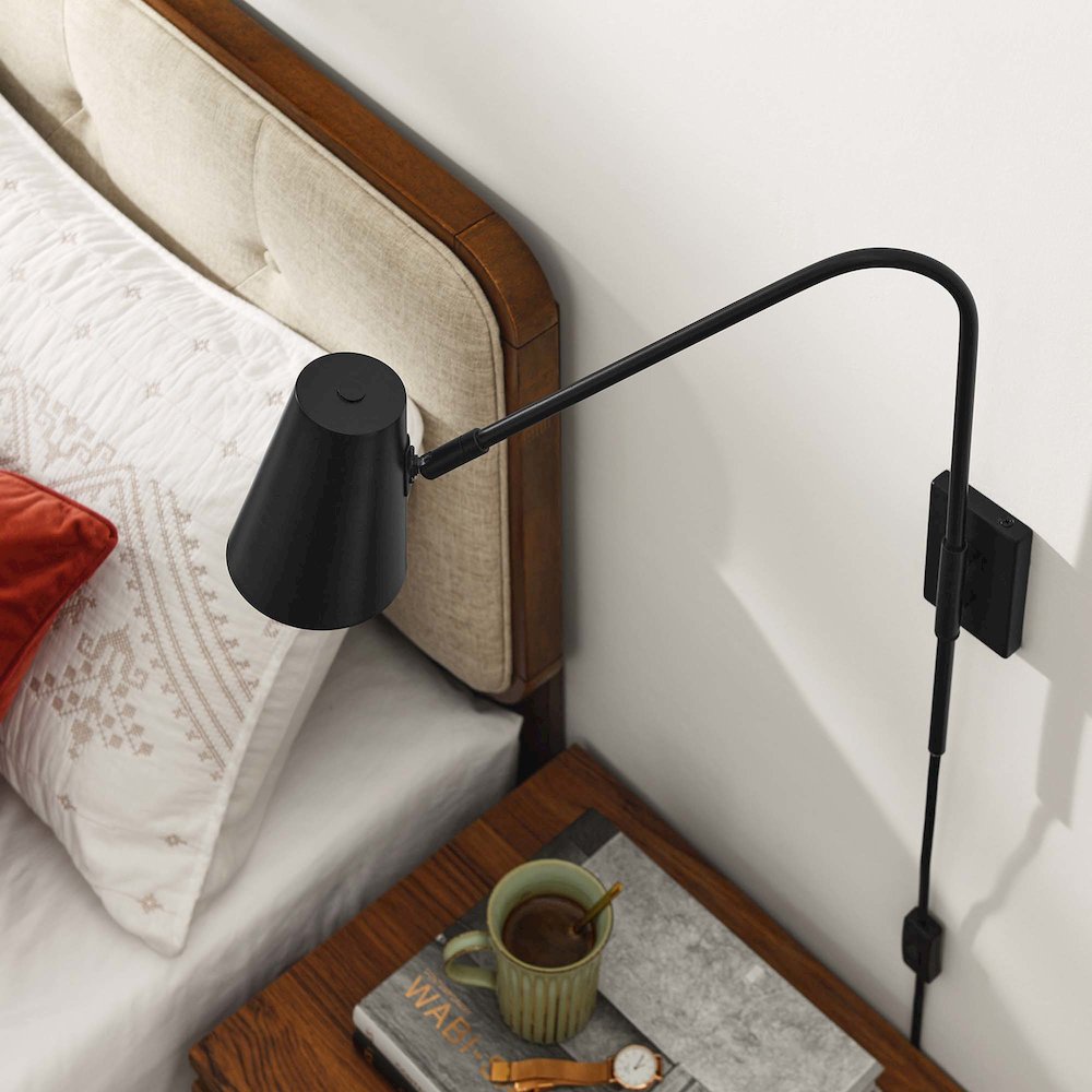 Faye Metal Wall Sconce. Picture 10