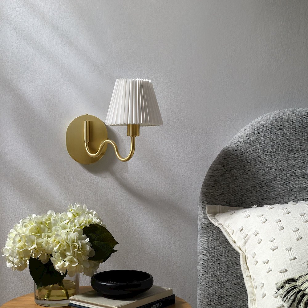 Wave Squiggle Arm Wall Sconce. Picture 10