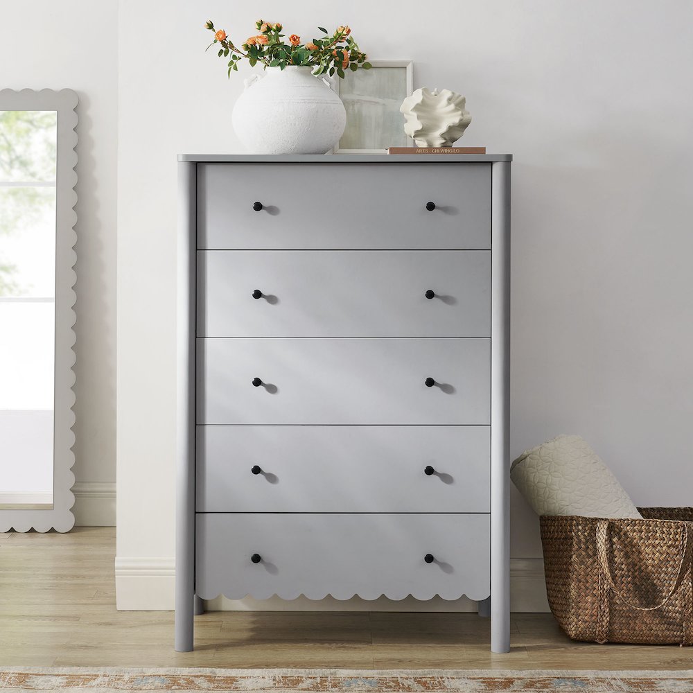 Emmeline Scalloped 5-Drawer Chest. Picture 7