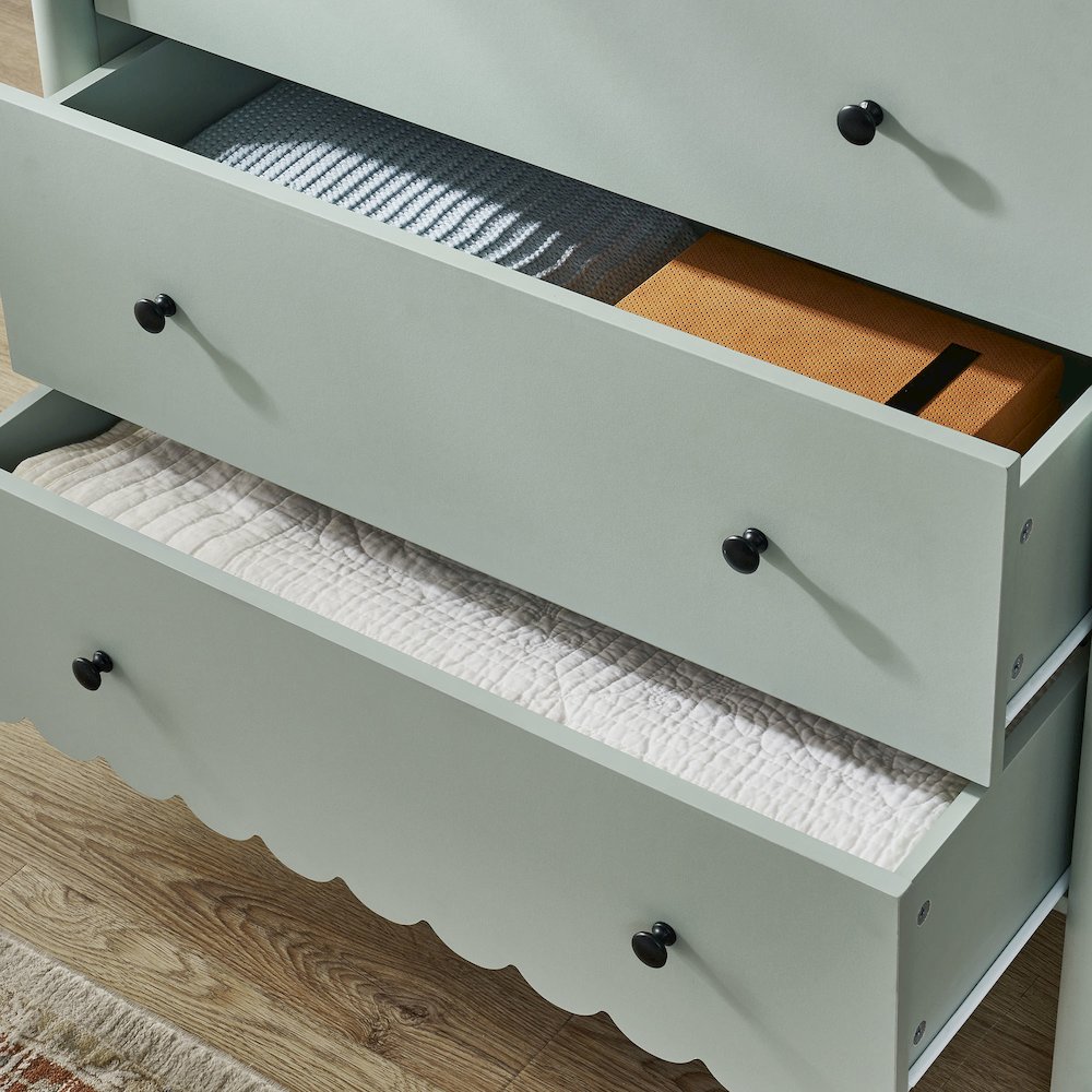 Emmeline Scalloped 5-Drawer Chest. Picture 8