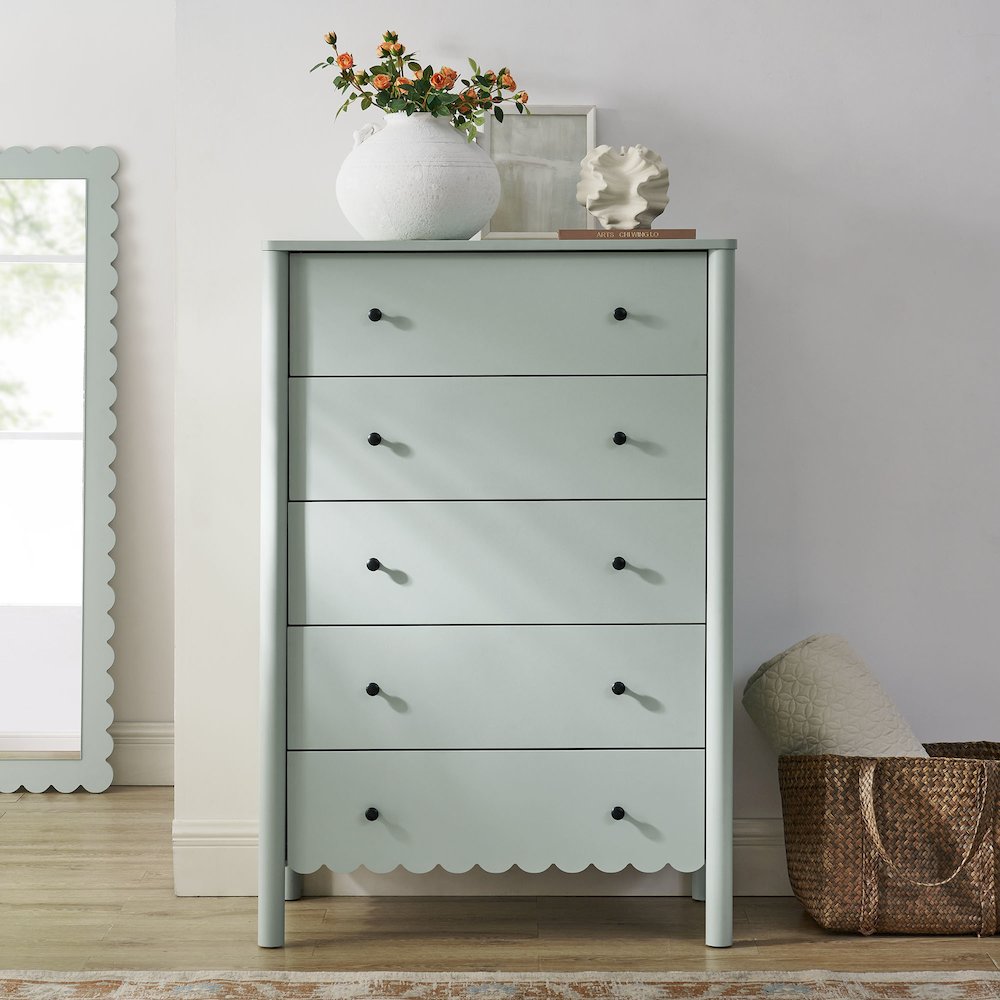 Emmeline Scalloped 5-Drawer Chest. Picture 7