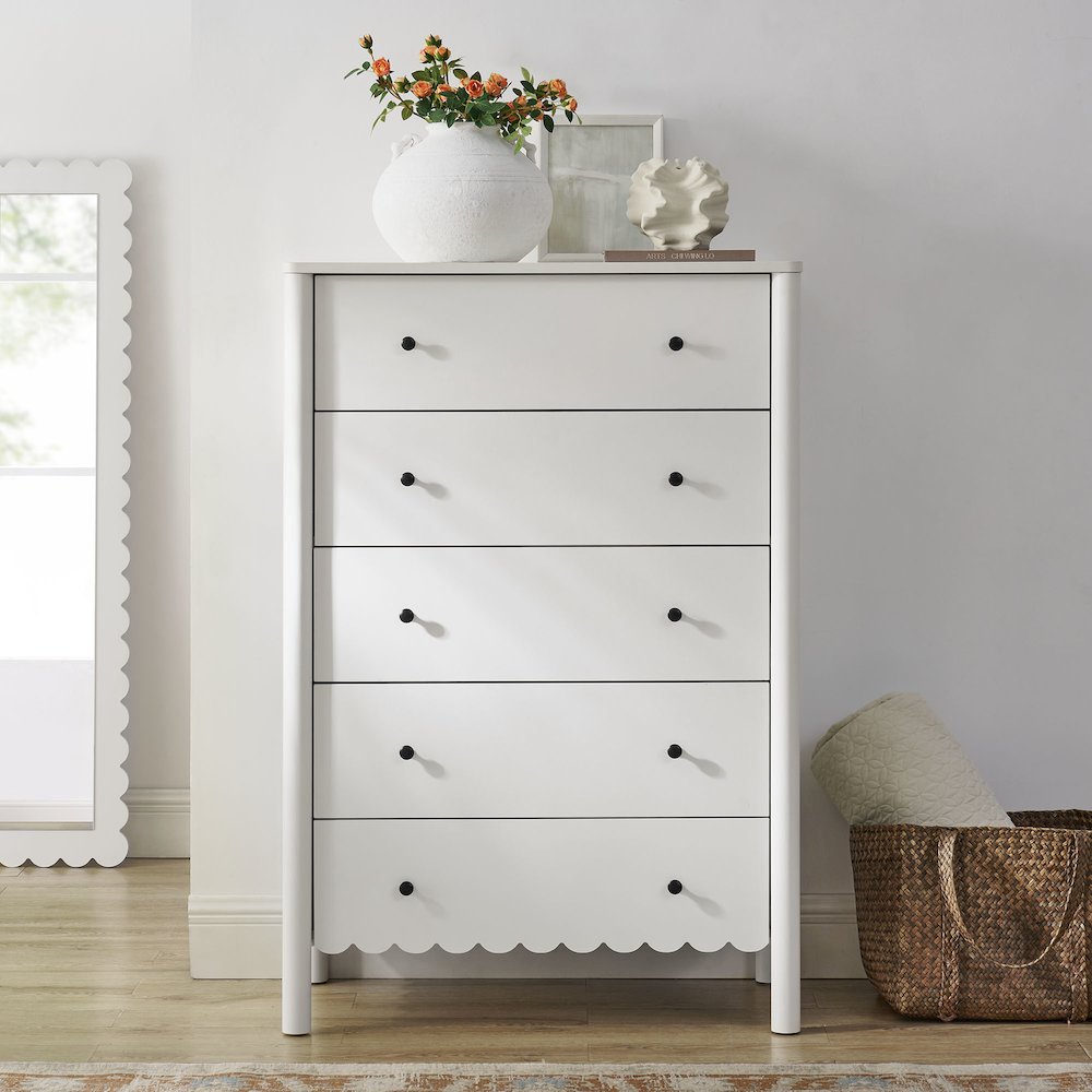 Emmeline Scalloped 5-Drawer Chest. Picture 7