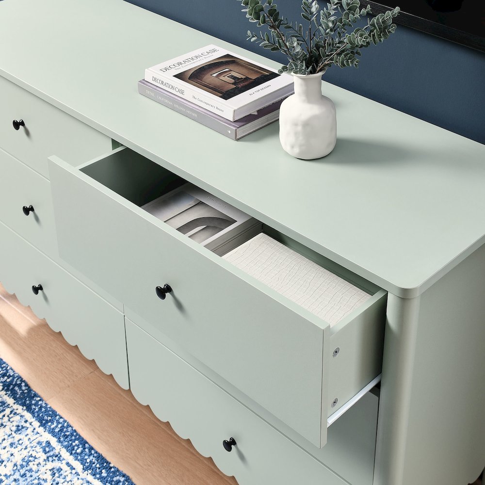 Emmeline Scalloped 6-Drawer Dresser. Picture 10