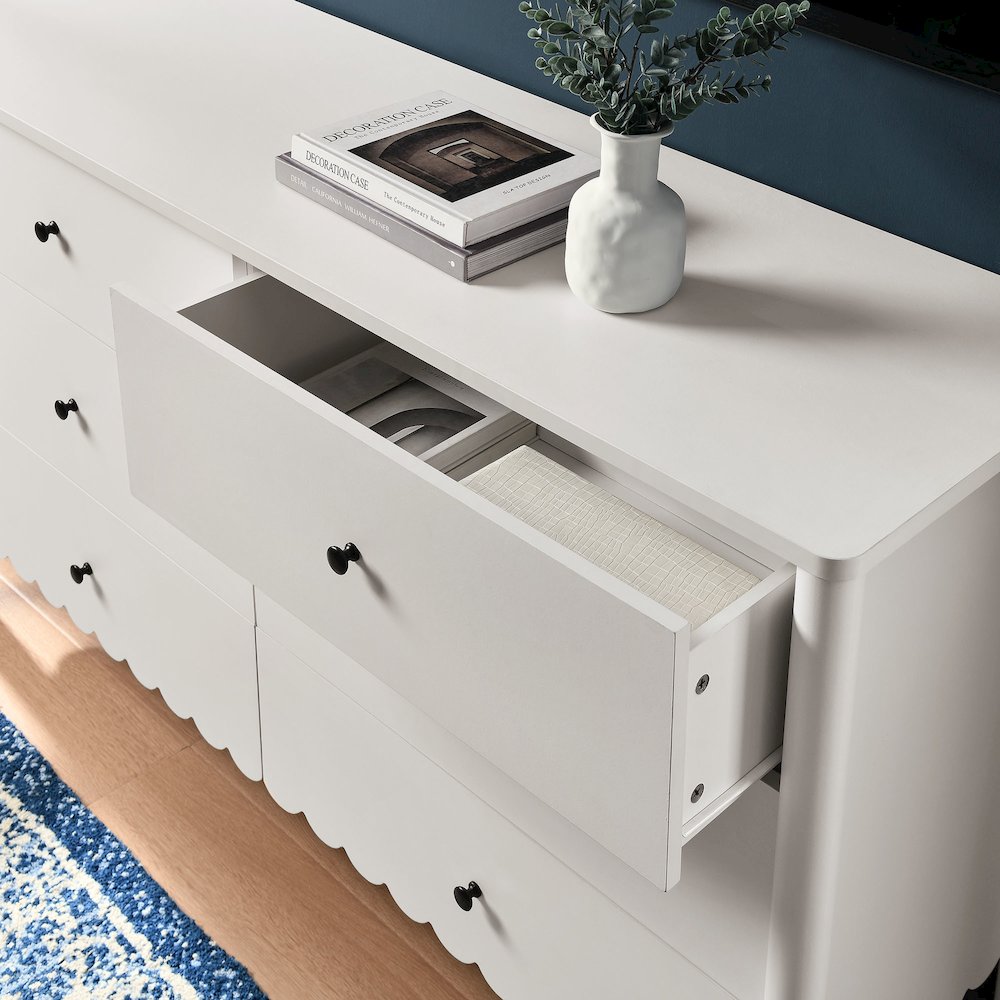 Emmeline Scalloped 6-Drawer Dresser. Picture 10
