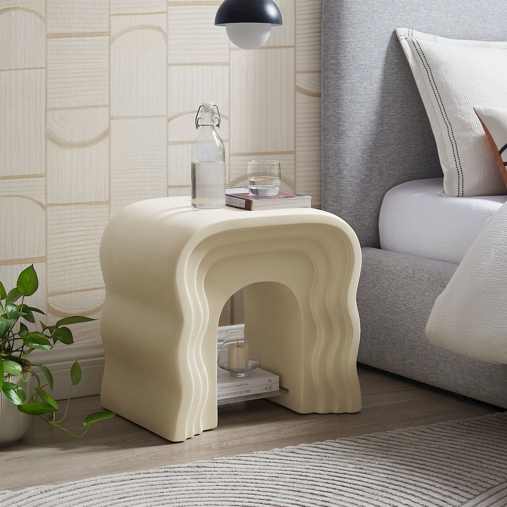 Jorin Squiggle Side Table. Picture 7