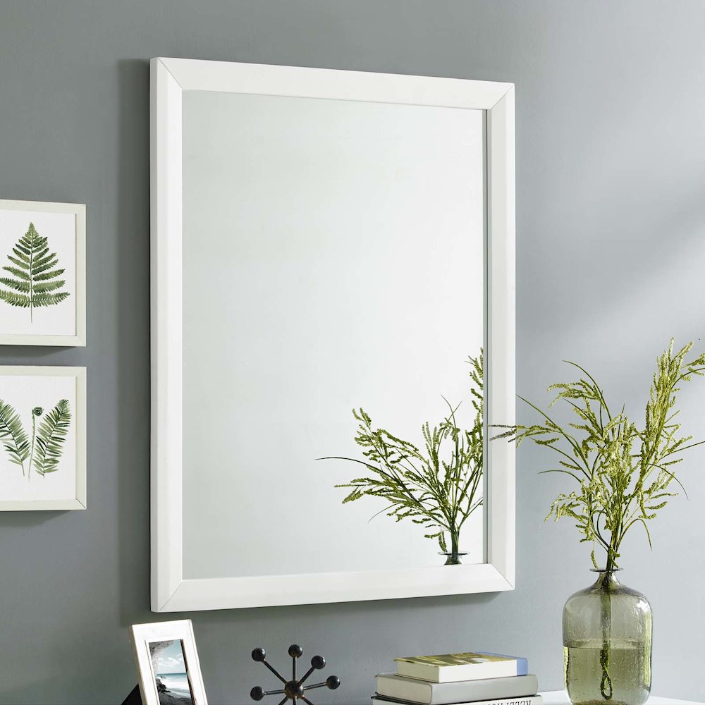 Tracy Mirror. Picture 3