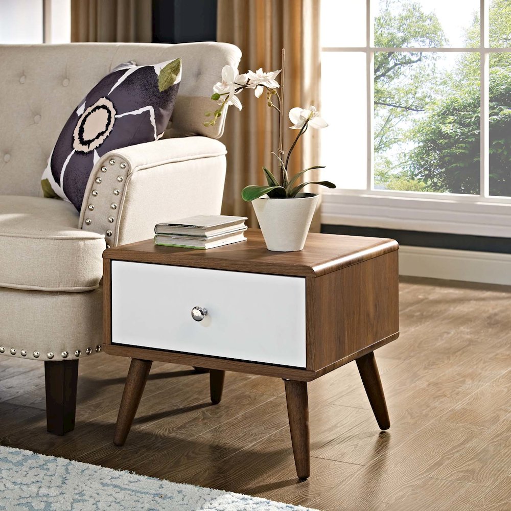 Transmit Nightstand. Picture 5