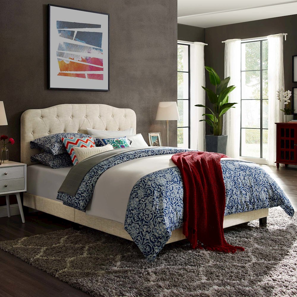 Amelia Upholstered Fabric King Bed. Picture 5