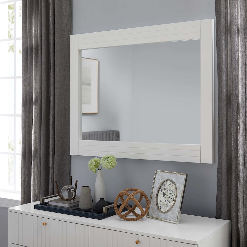 Dakota Mirror. Picture 3