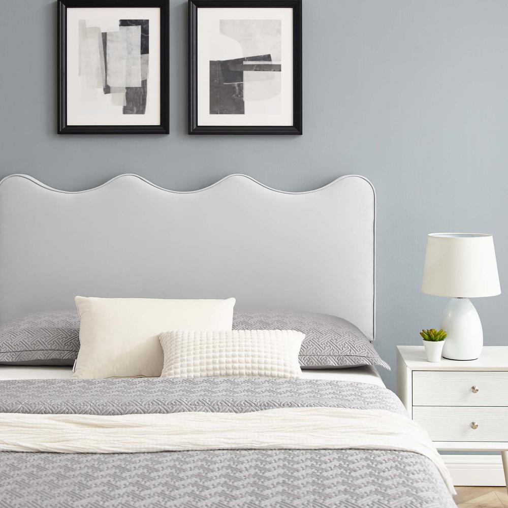 Current Performance Velvet King Platform Bed. Picture 9