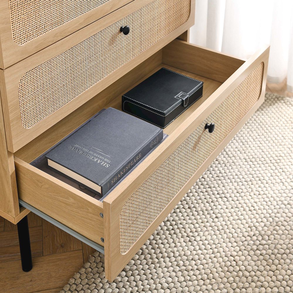 Chaucer 3-Drawer Chest. Picture 8