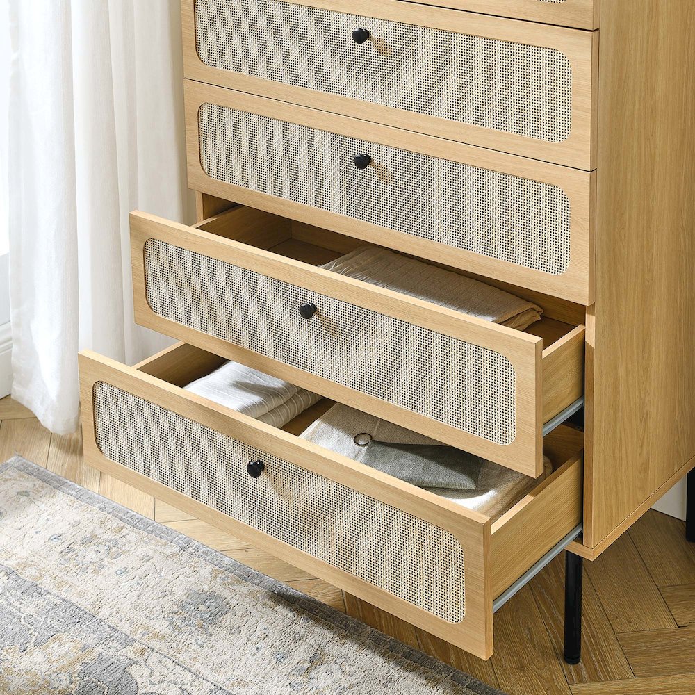 Chaucer 5-Drawer Chest. Picture 8