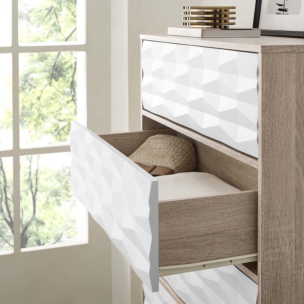 Vespera 5-Drawer Chest. Picture 9