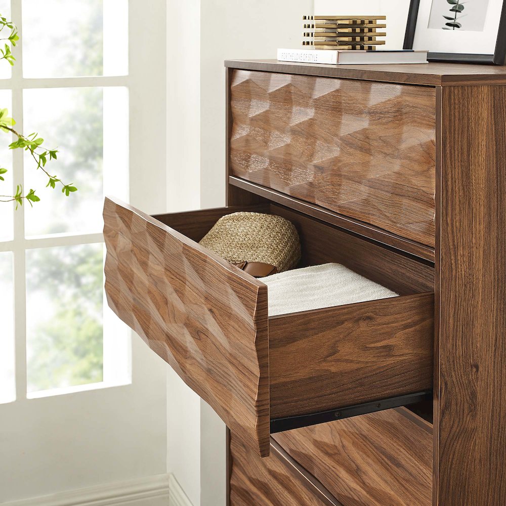 Vespera 5-Drawer Chest. Picture 9