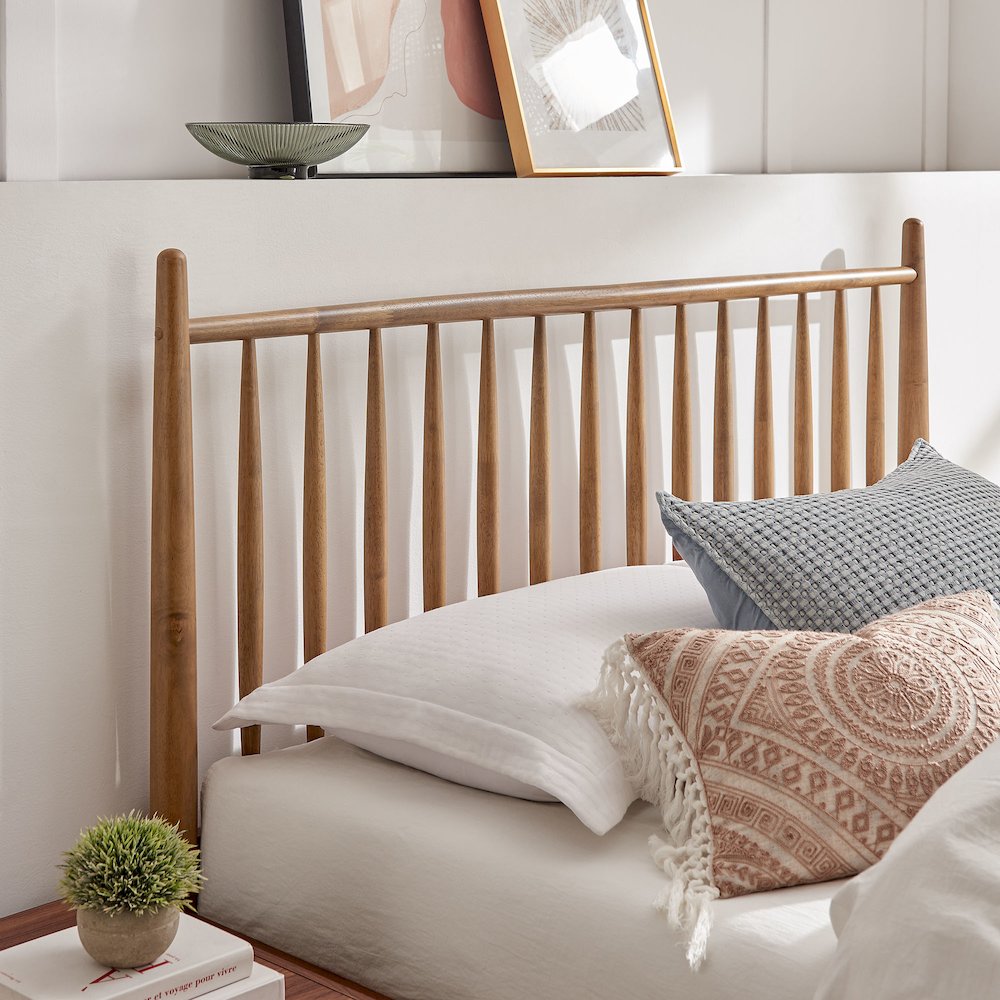 Zane King Size Spindle Bed. Picture 9