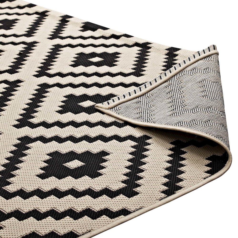 Perplex Geometric Diamond Trellis Indoor and Outdoor 5x8 Area Rug. Picture 4