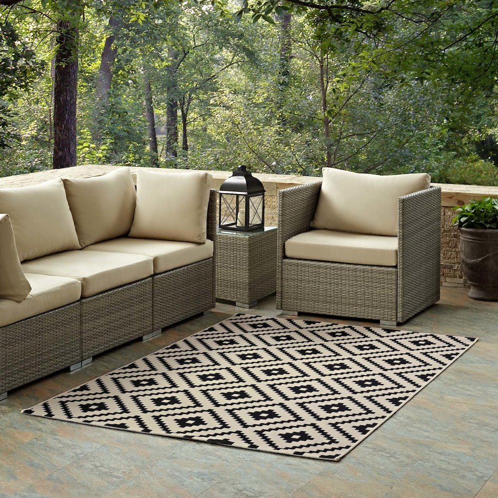 Perplex Geometric Diamond Trellis Indoor and Outdoor 5x8 Area Rug. Picture 5