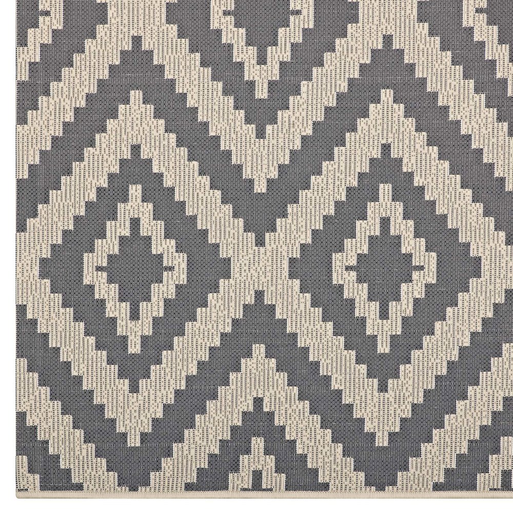 Jagged Geometric Diamond Trellis Indoor and Outdoor 5x8 Area Rug. Picture 2