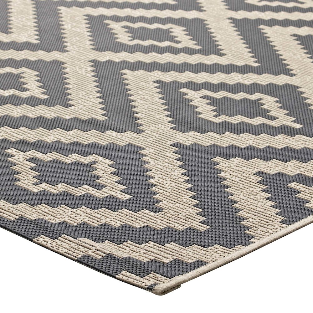Jagged Geometric Diamond Trellis Indoor and Outdoor 5x8 Area Rug. Picture 3