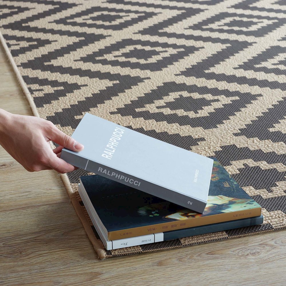 Jagged Geometric Diamond Trellis Indoor and Outdoor 5x8 Area Rug. Picture 8
