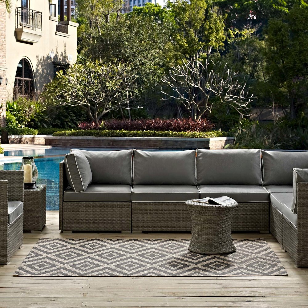 Jagged Geometric Diamond Trellis Indoor and Outdoor 5x8 Area Rug. Picture 6