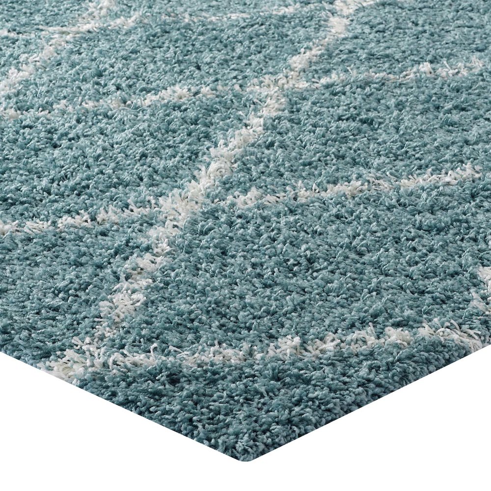 Toryn Diamond Lattice 5x8 Shag Area Rug. Picture 3