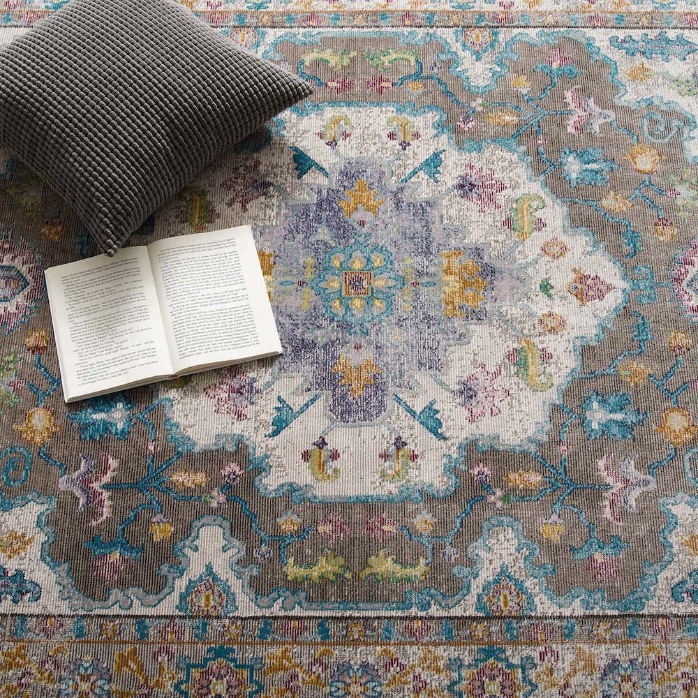 Success Anisah Distressed Floral Vintage Medallion 4x6 Area Rug. Picture 6