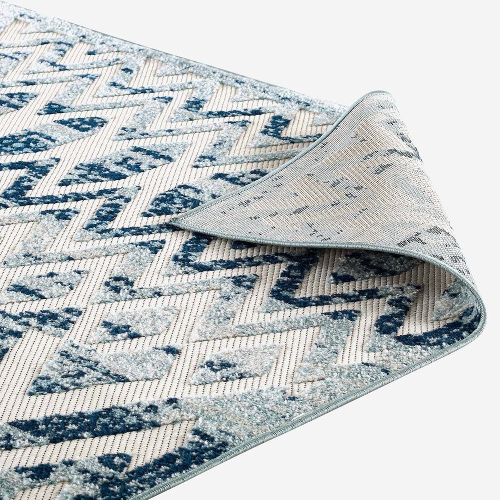 Tamako Diamond and Chevron Moroccan Trellis 5x8 Indoor / Outdoor Area Rug. Picture 4