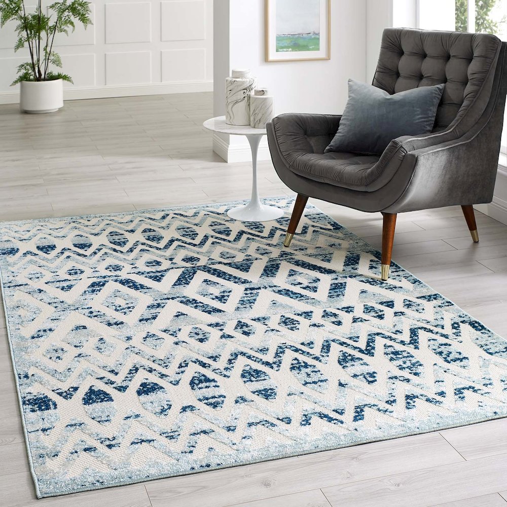 Tamako Diamond and Chevron Moroccan Trellis 5x8 Indoor / Outdoor Area Rug. Picture 5